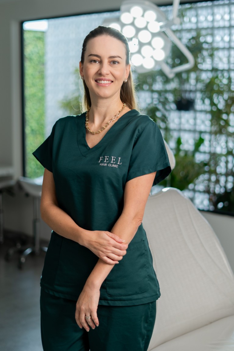 Dra. Eloise Donnabella em seu consultório